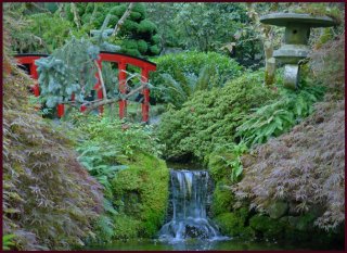 butchart gardens red bridge 2