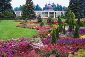 Flower beds can be straight or curve gradually for a softer look.