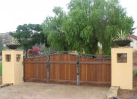Wood Metal Driveway Gate
Retaining and Landscape Wall
Designs by Shellene
San Diego, CA